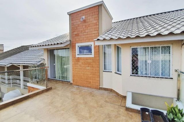 Vende-se sobrado com piscina na NEVA - R$ 600 mil - Foto 3