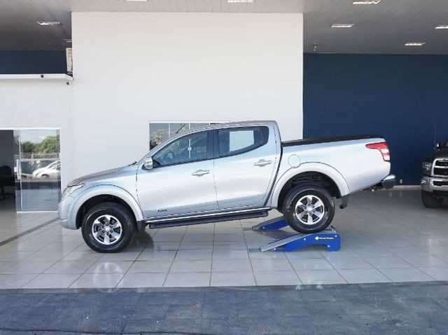 Mitsubishi L200 Triton Sport 2.4 DID-H HPE 4WD (Aut) 17/18 - Foto 4