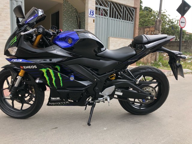 YAMAHA R3