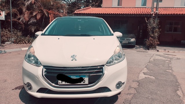 PEUGEOT 208 ALLURE