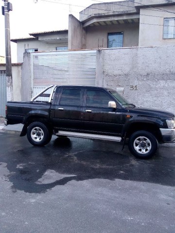 TOYOTA HILUX COMPLETO 2002