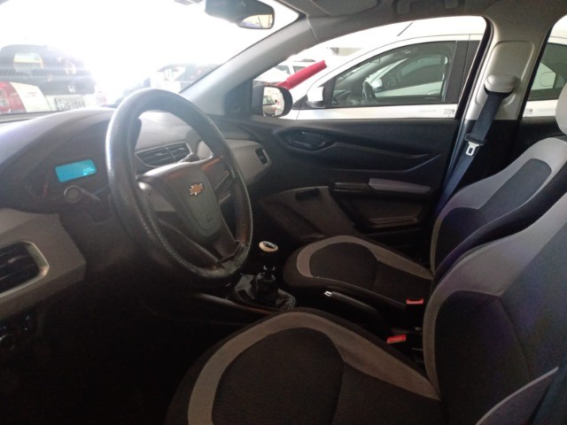 Chevrolet Onix 2015 1.0 LS na cor preta, extremamente cuidado! - Foto 2