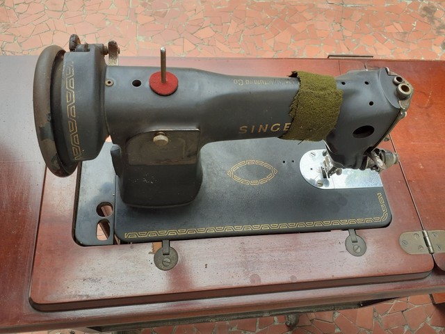 Máquina de costura singer Antiga  - Foto 2