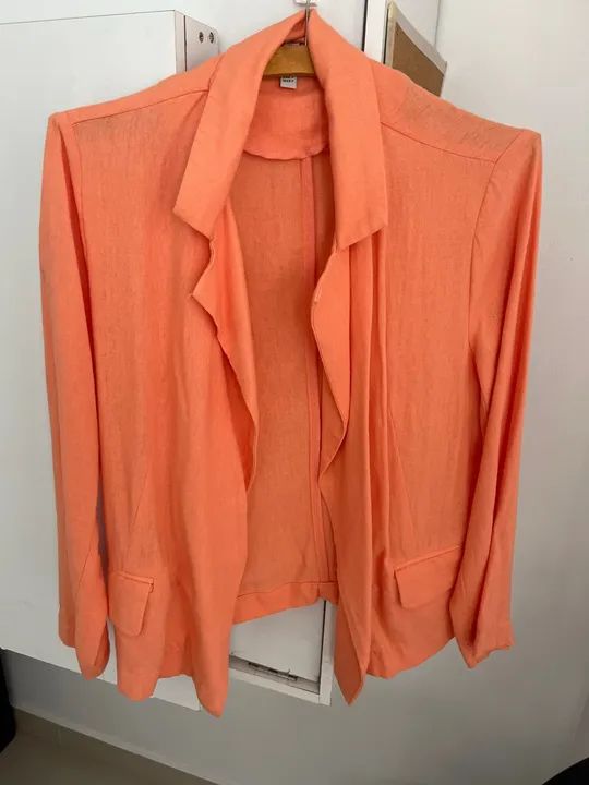 Blazer feminino cor de pêssego em linho