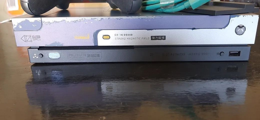 Xbox one x edição cyberpunk ( sem caixa) - Foto 4