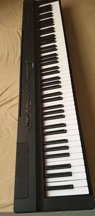 Teclado Yamaha P-125 com base .