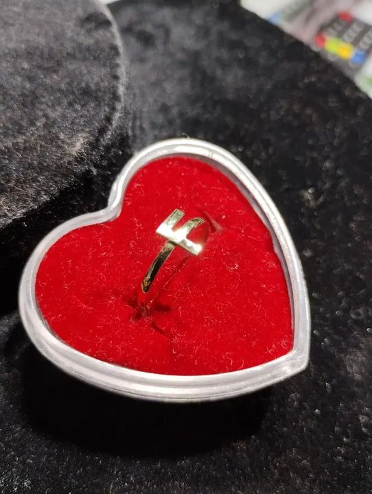 Anel de ouro18k com letra  - Foto 2