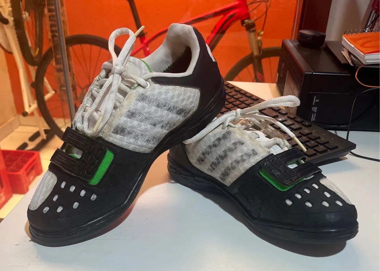 Tênis/Chuteira Futsal Adidas (n. 39)