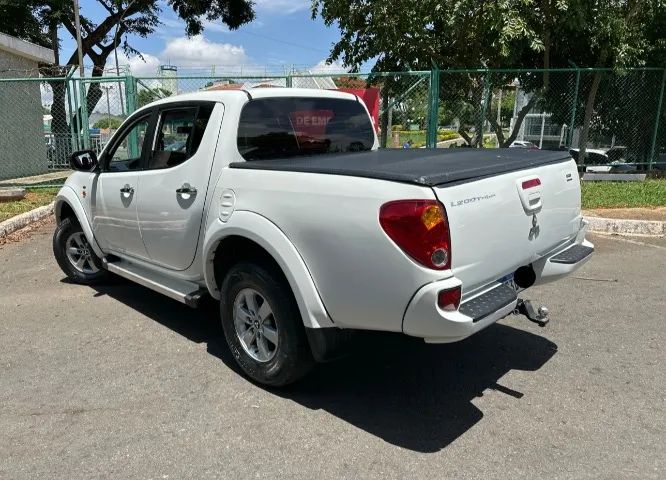 Mitsubishi L200 Triton HPE 3.2 CD TB Int.diesel AUT 2013 - Foto 3