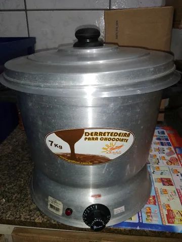 Panela derretedeira elétrica. 