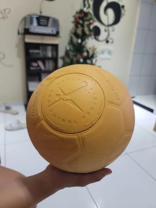 Bola de Futebol Indestrutível 