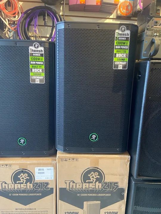 Caixa De Som Mackie Ativa Thrash 215 Preta 110v 1300w