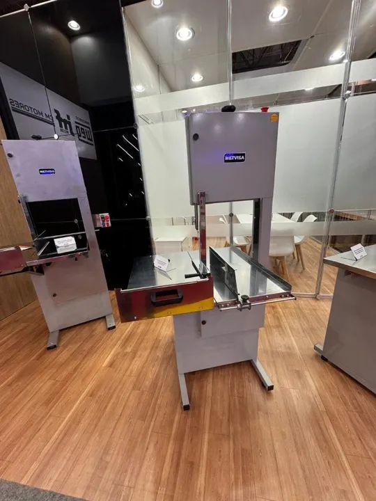 Serra fita para carnes com lamina 282m e motor 1.5cv nova com garantia 