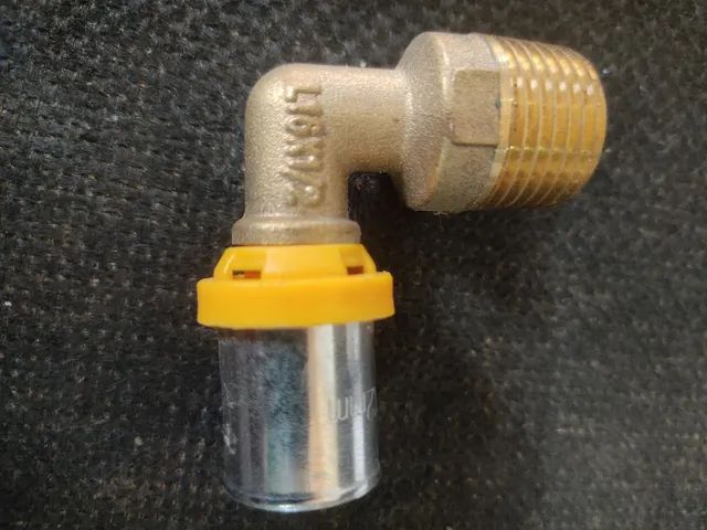 Cotovelo Macho Prensar Gás 16mm x 1/2