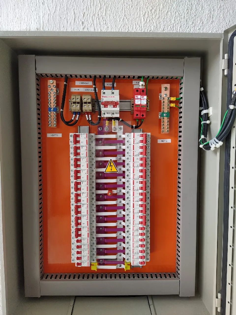 Quadros de comandos eletricos 