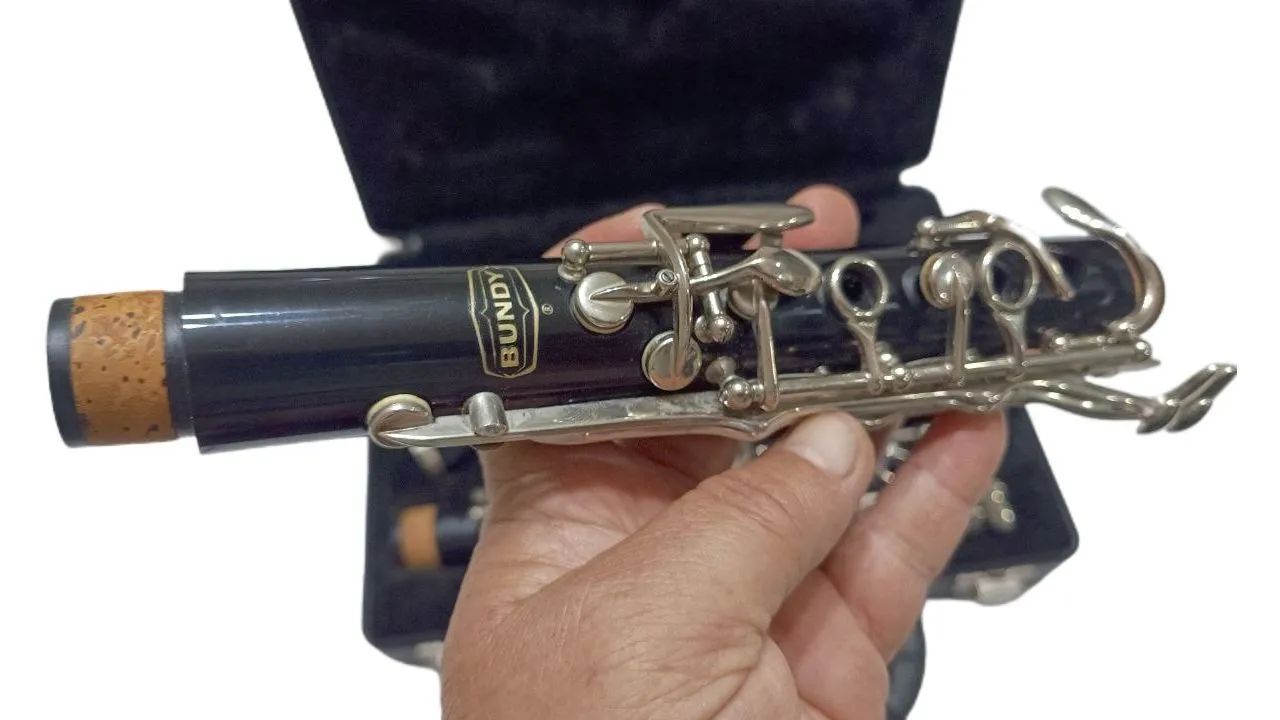 Clarinete Selmer Bundy Sib 17 chaves estojo original - Foto 2