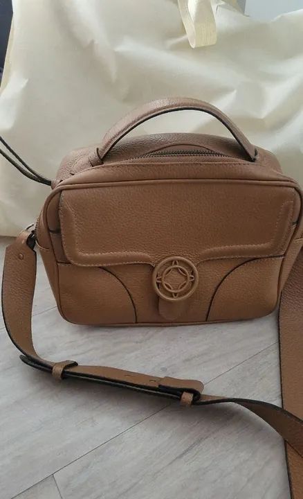 bolsa arezzo tiracolo couro carol média natural wood - Foto 2