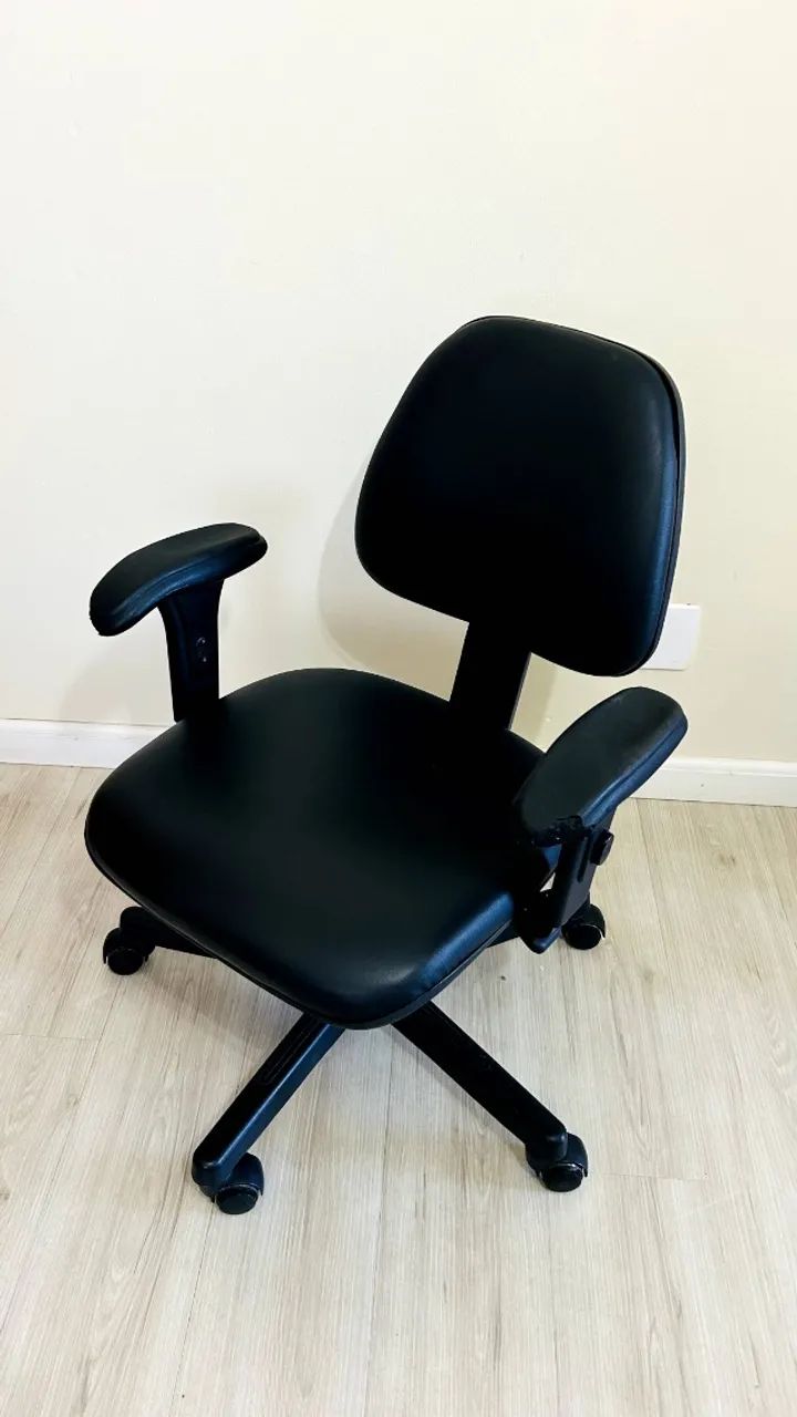 Cadeira Preta Escritório Home Office/Gamer Ergonômica