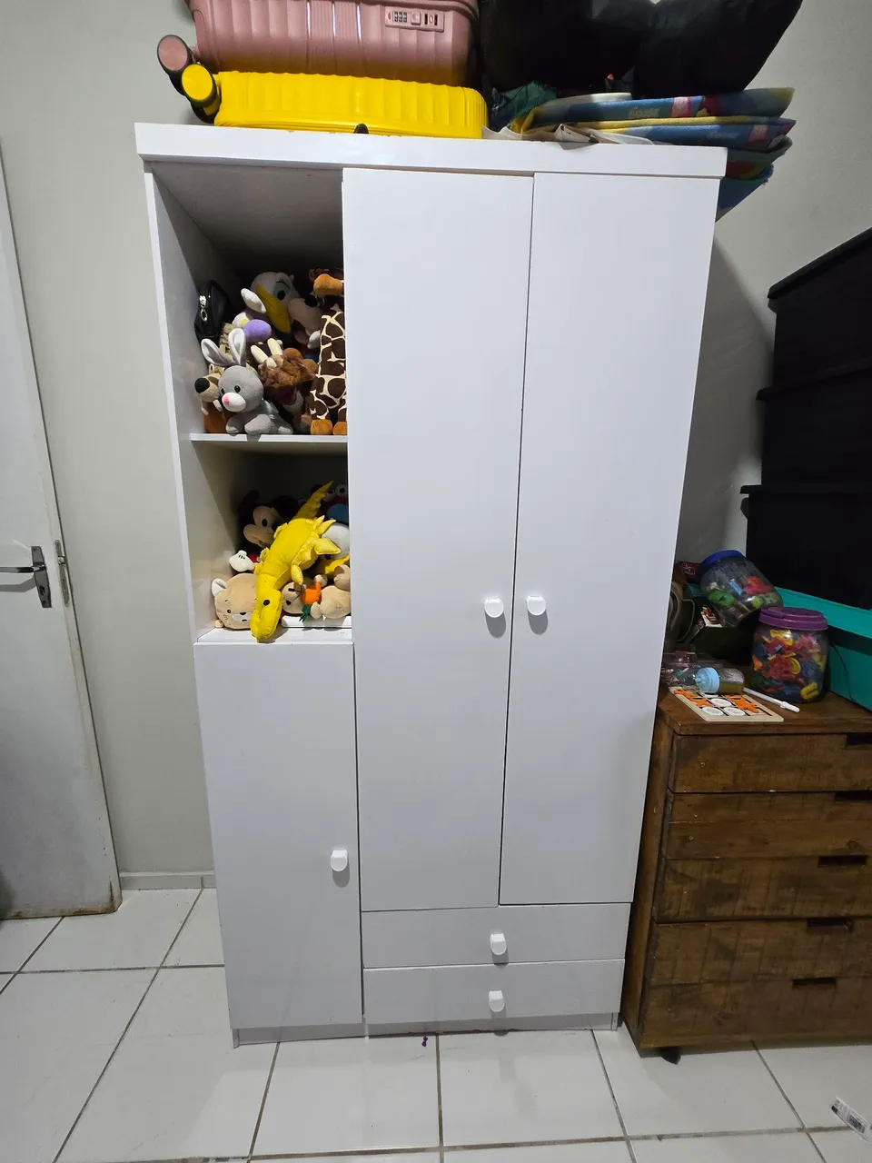 Guarda-Roupa Infantil Branco com Prateleiras