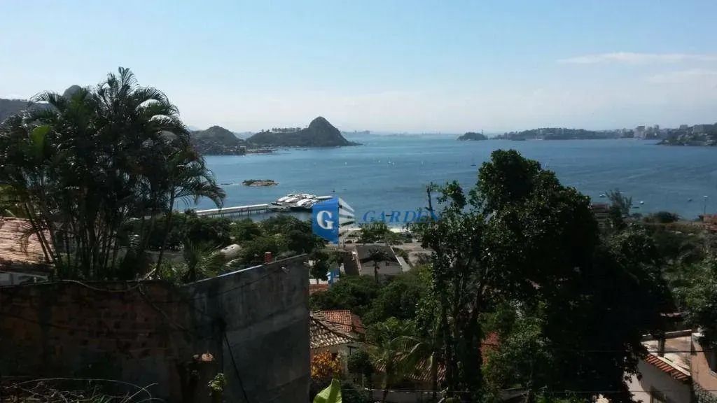 Charitas- Maravilhosa oportunidade.Terreno vista mar ( 890,00m² ) em Cond.Fechado - água e