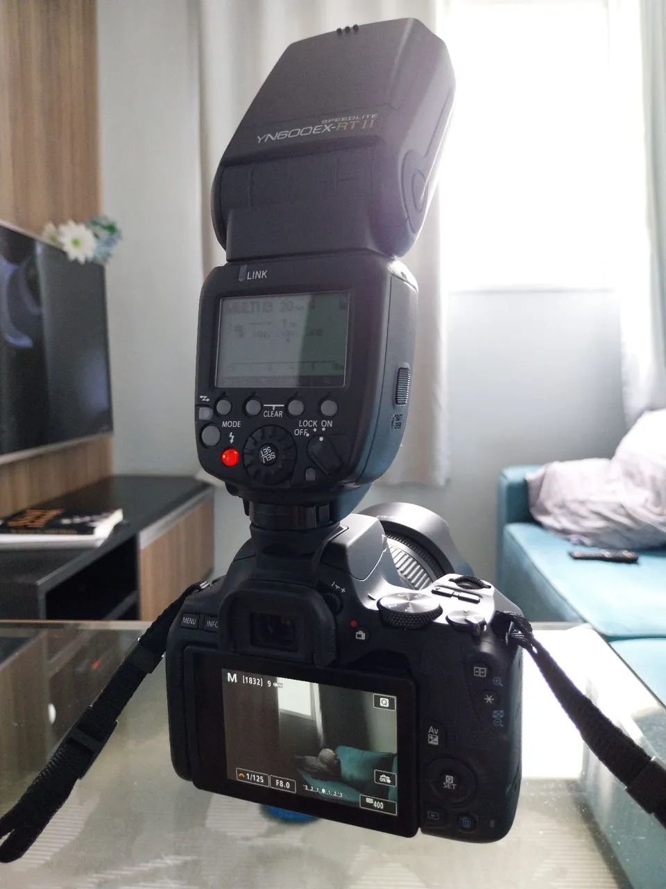 Câmera Canon SL3 + Flash Yongnuo + Bolsa acolchoada  - Foto 2