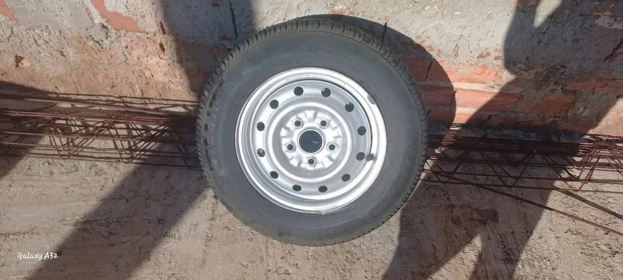 Pneu aro 14. 5 furos