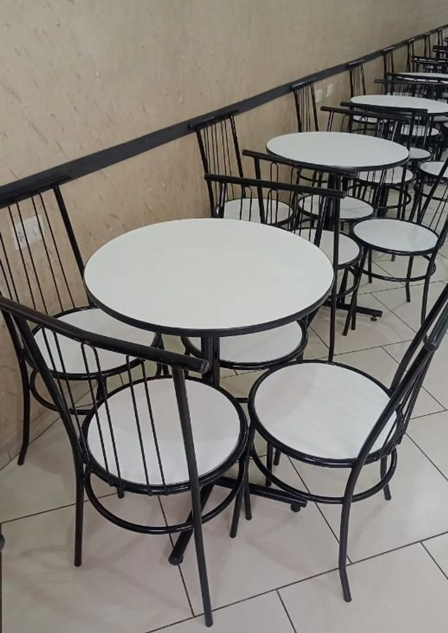 Conjunto de mesas e cadeiras para restaurante/lanchonete