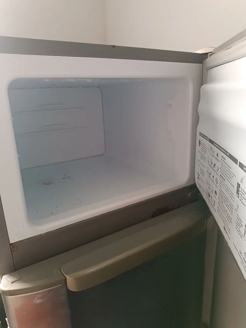 Vendo geladeira Esmaltec - Foto 2