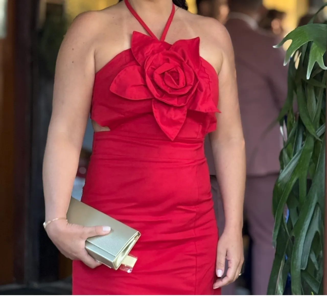 Vestido Vermelho com Detalhe Floral