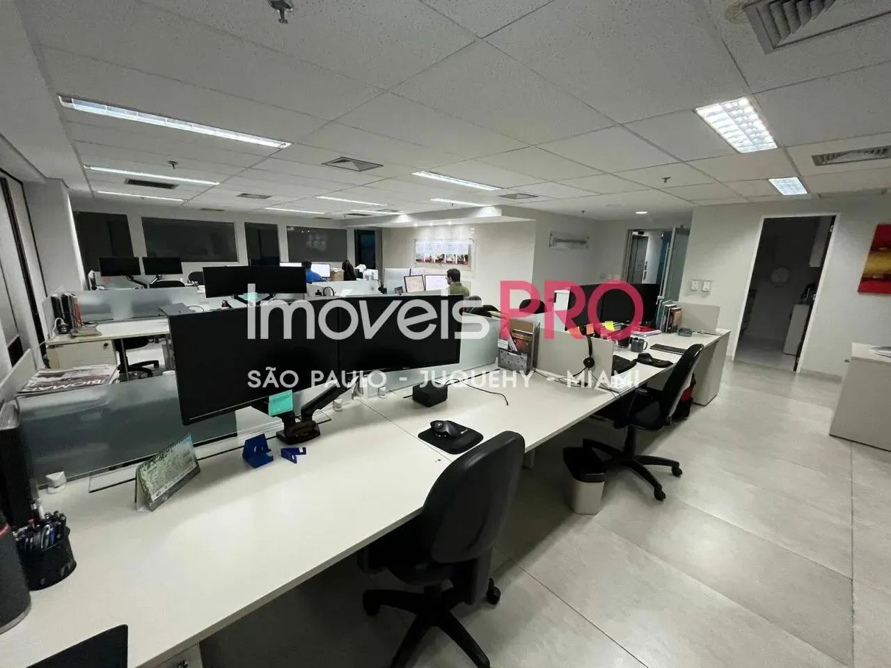 Conjunto Comercial 172m² próximo estação de metro Moema.