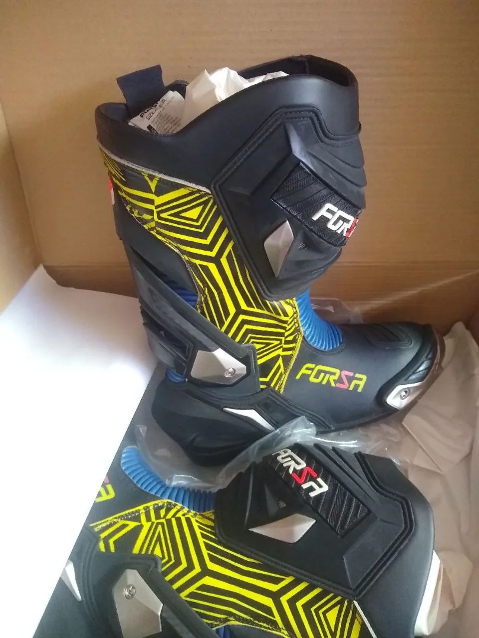 Bota Hornet Forza Black Blue Yellow Fluor - Foto 3