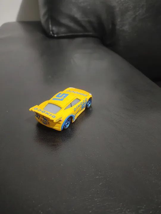Miniatura Disney Cars 3 Dinoco Cruz Ramirez - Foto 3