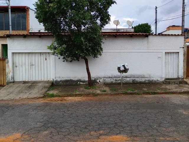 Casa com Barracão Bairro Milionários - Foto 2