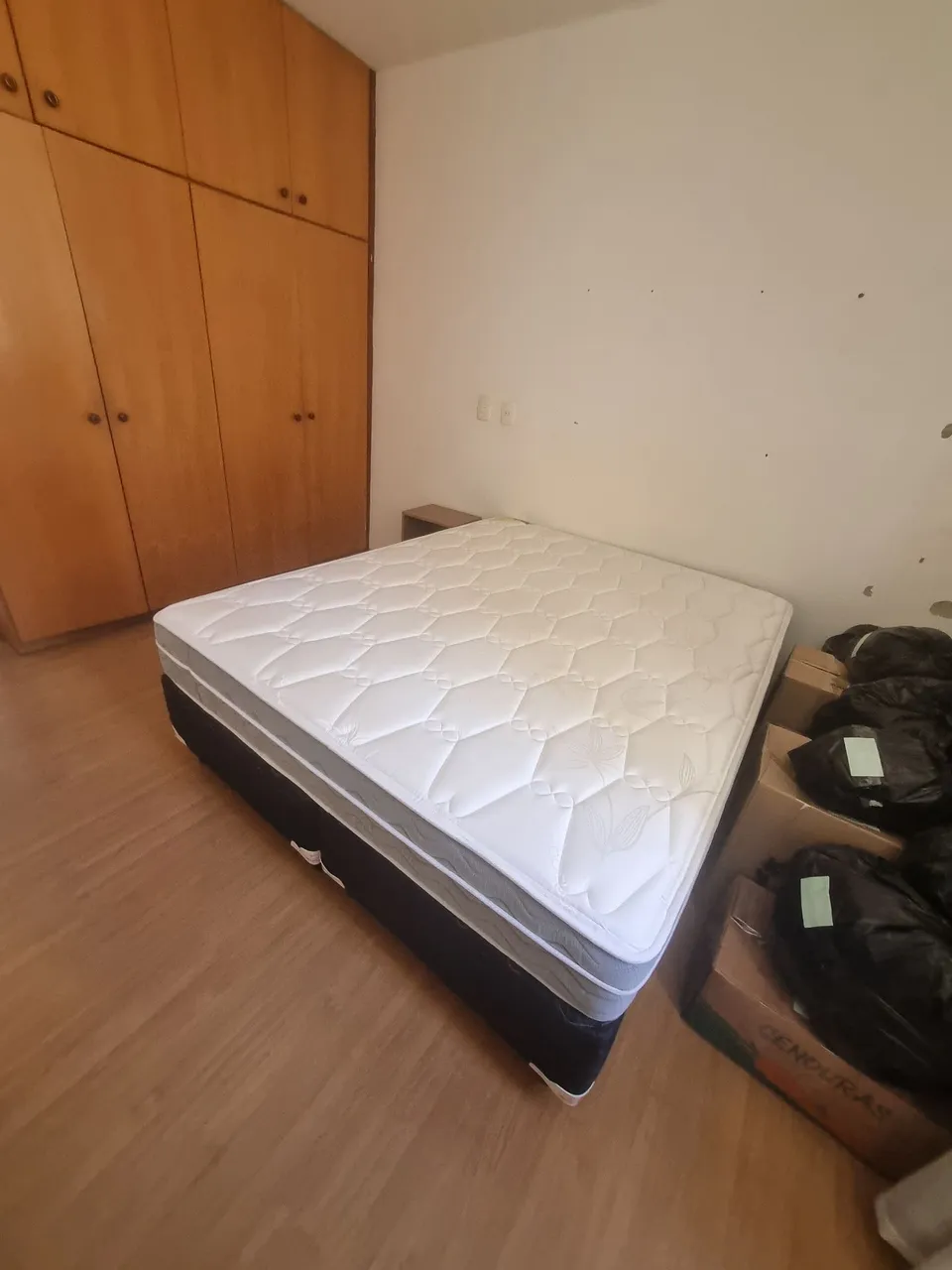Cama queen (Box sem baú) com colchão