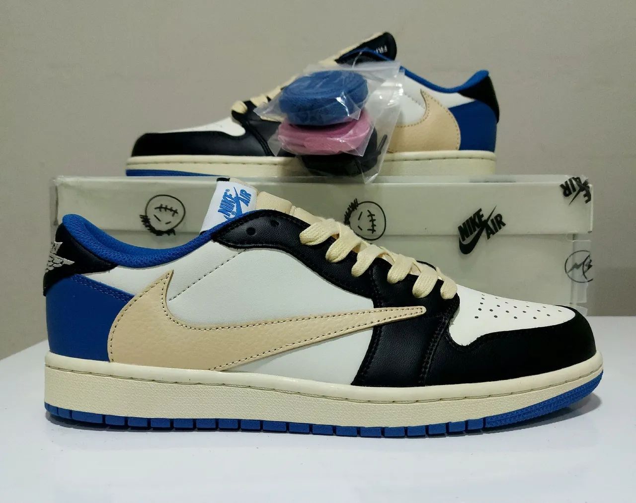 FRAGMENT DESIGN X TRAVIS SCOTT X AIR JORDAN 1 LOW