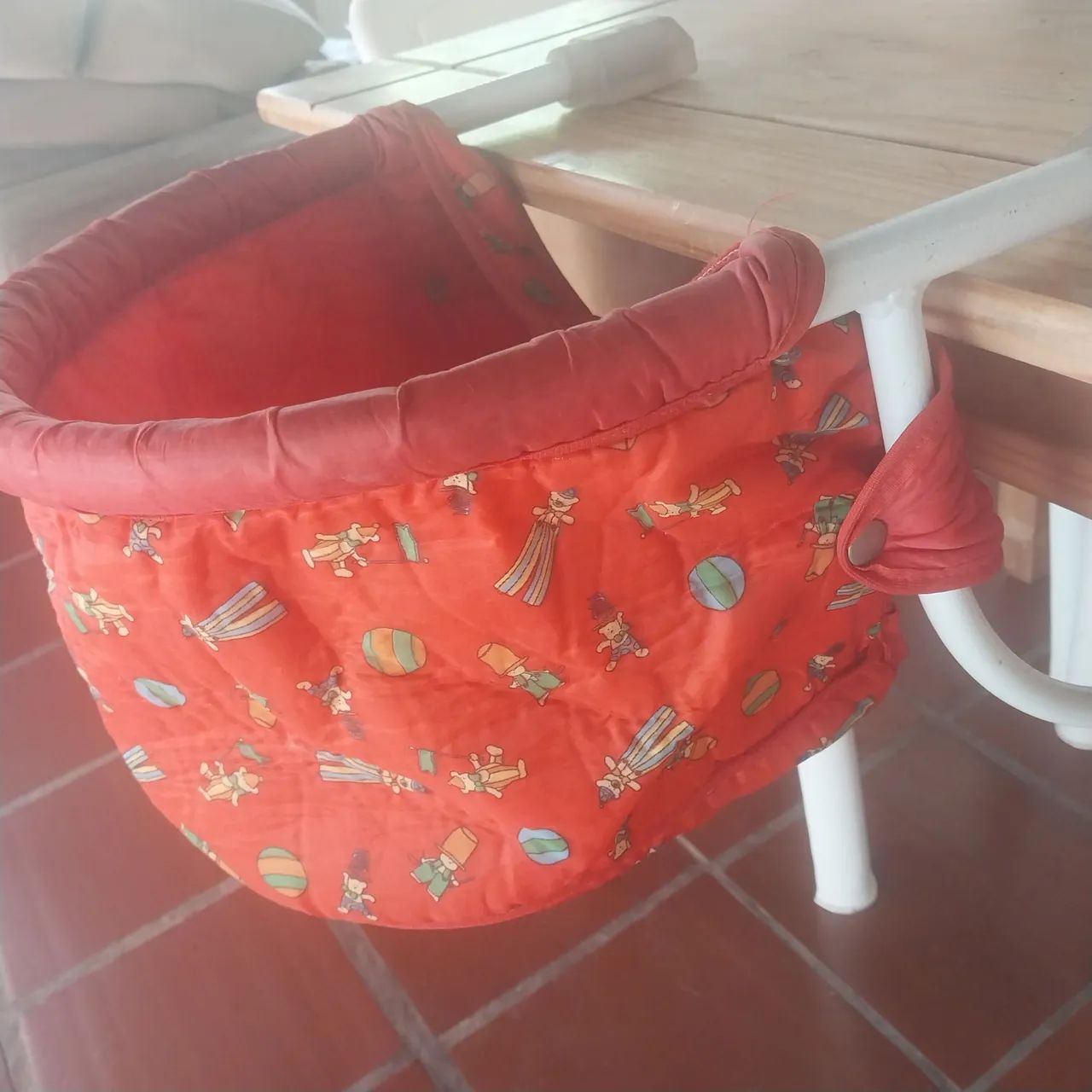 Cadeirinha de bebê para mesa - ideal para refeições - Retirar Bairro Ideal/Novo Hamburgo - Foto 2