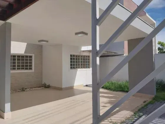 Casa térrea 3 quartos sendo 1 suíte e armários planejados
