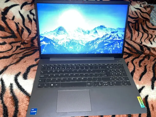 Notebook Lenovo IdeaPad 3 i5 11ª Geração - 8GB RAM, SSD 256GB, Tela 15.6? Full HD