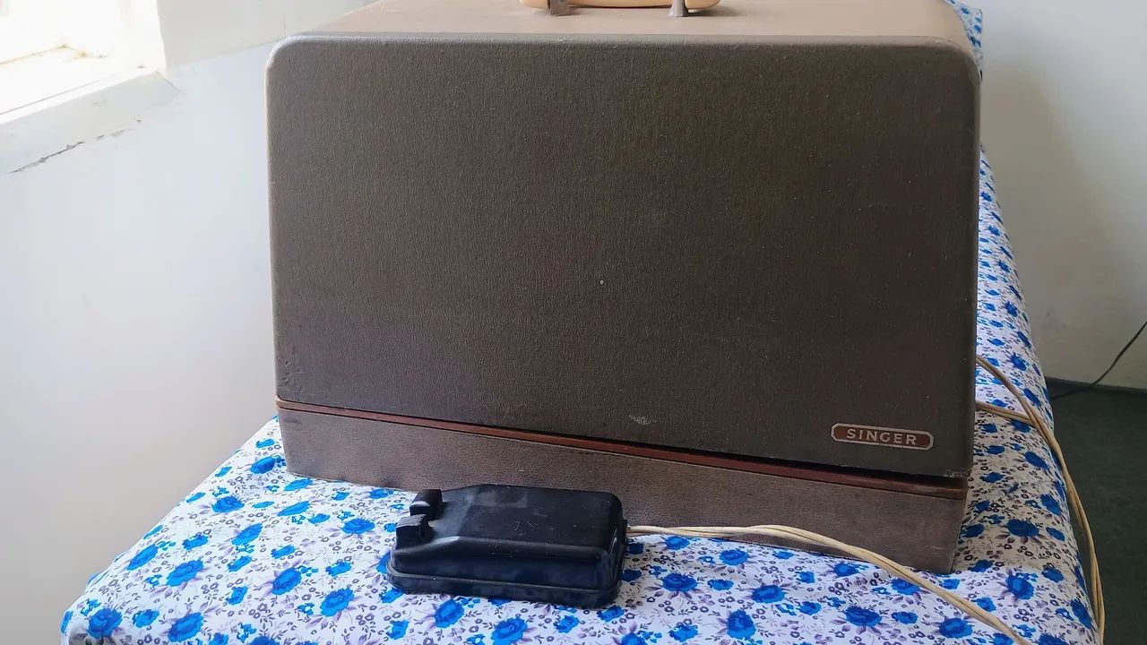 Máquina de Costura Singer Antiga - Foto 2
