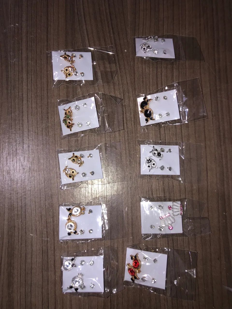 Brinco para menina cá da pacote vem com 4 pares 