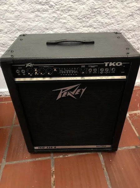 Amp. Bass 15" TKO 115S Peavey USA. parcelo no Olxpay/ML"NÃO faço Enjoei"avalio troca