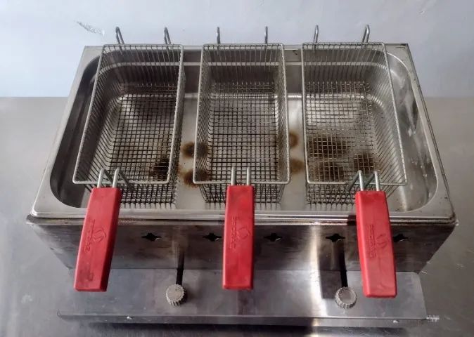 FRITADEIRA INDUSTRIAL PROGÁS PR30 G - A GÁS | 9 LITROS | INOX ESCOVÁVEL | 3 CESTOS  - Foto 2