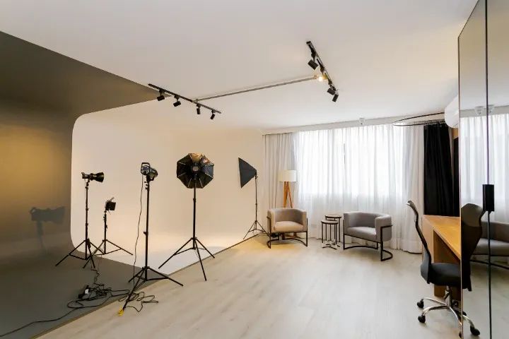 Vendo Sala Comercial / Studio fotográfico de alto padrão no Centro de Curitiba