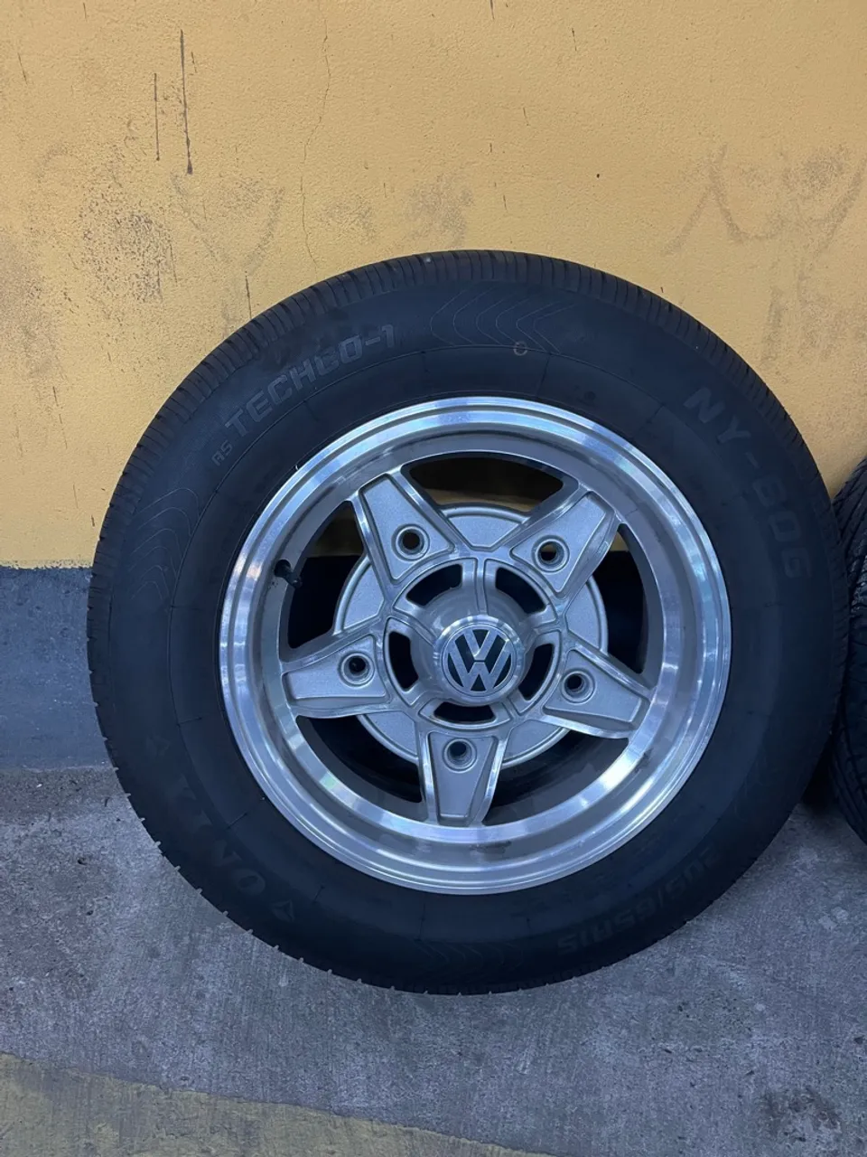 4 Rodas Liga Leve fusca 5 furos Aro 15 sem Pneus