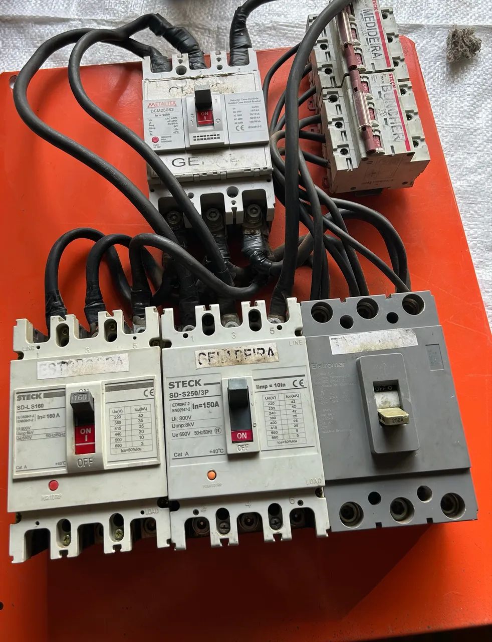 Quadro de Distribuição de Circuitos Elétricos439340324587448322