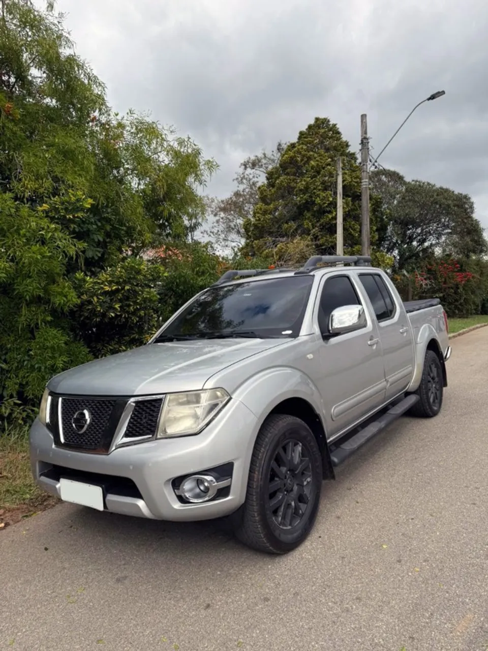 Nissan Frontier SL CD 4x4 2.5TB Diesel Aut Prata 2014