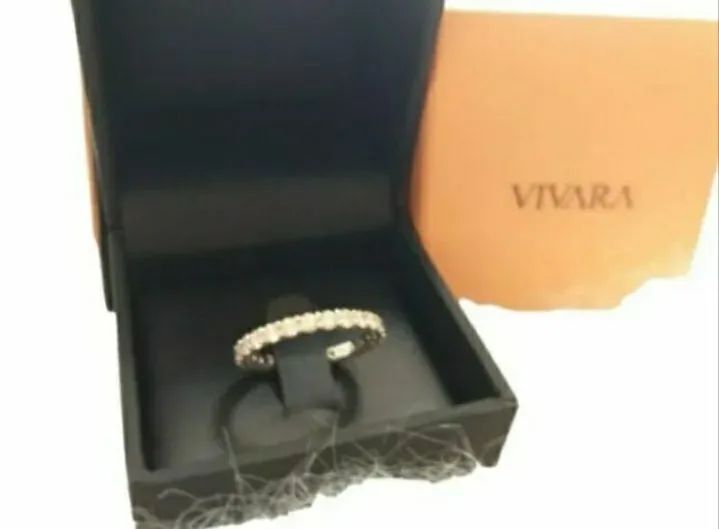 ALIANÇA INTEIRA DE DIAMANTES (1,75CT), EM OURO BRANCO 18K, NOVA, MARCA VIVARA. - Foto 2