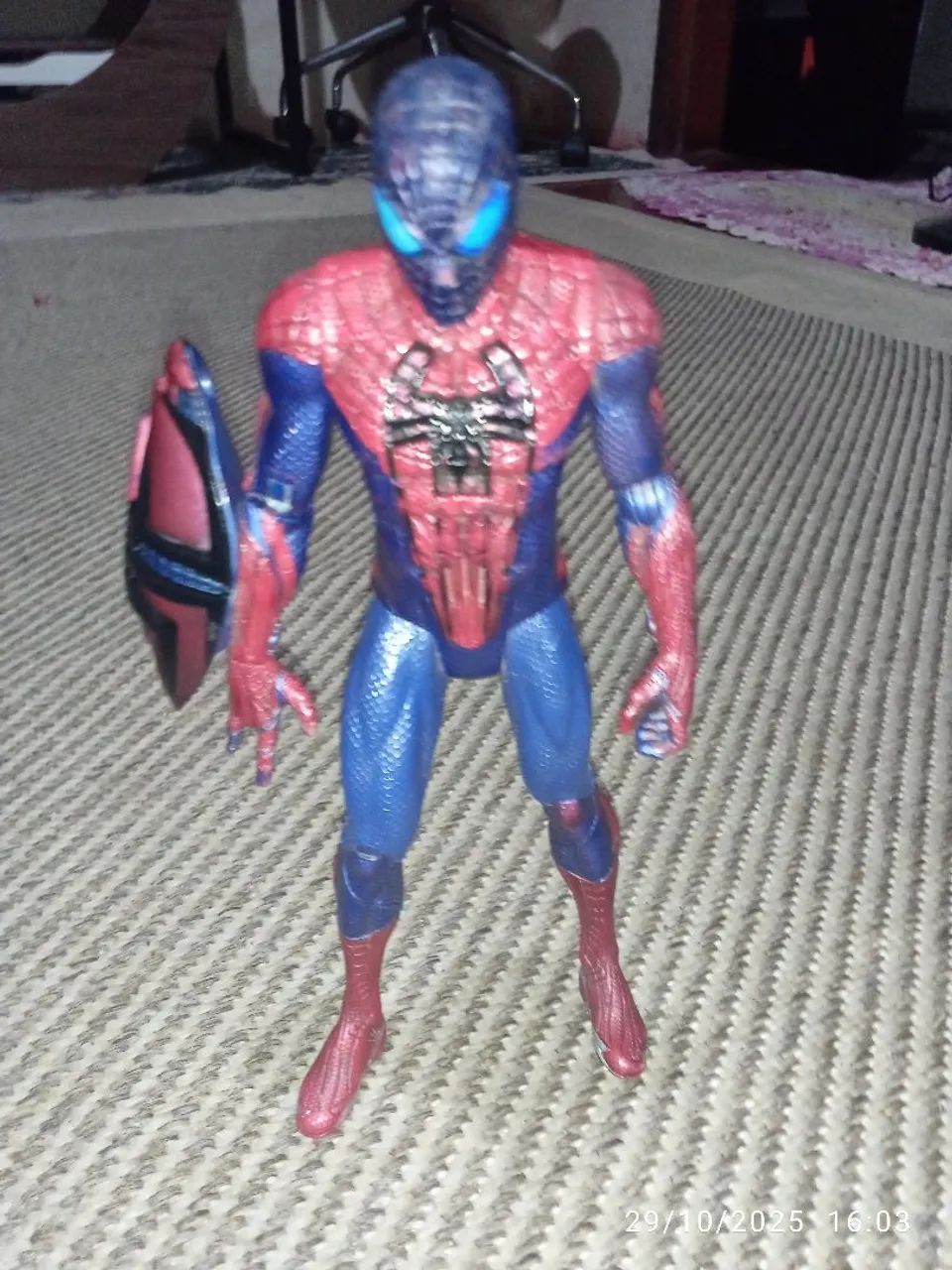 Boneco Homem Aranha 2015 com sons e luzes. - Foto 4
