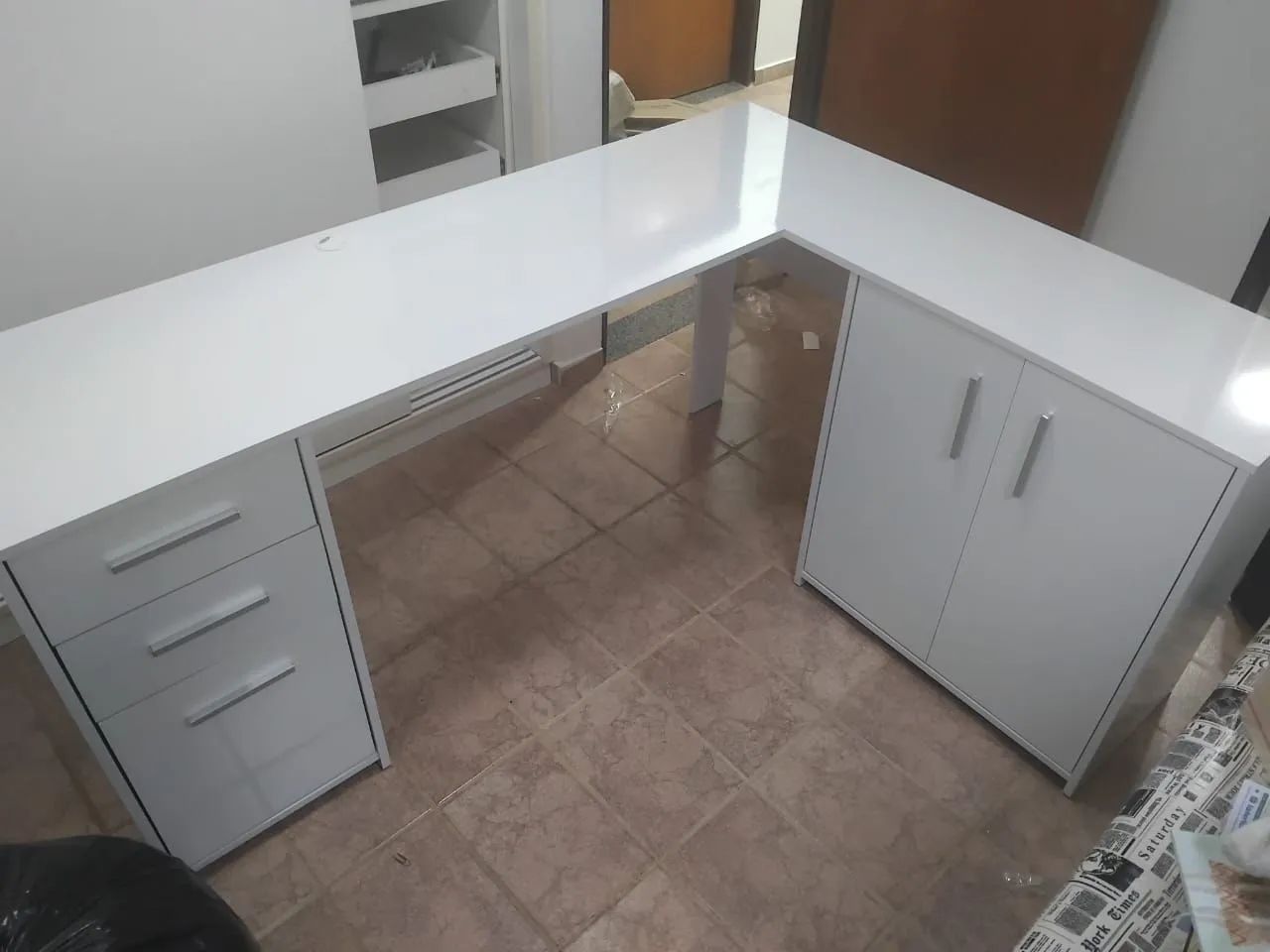 Mesa de Escritório em L Branca