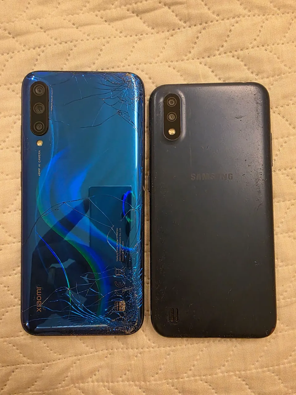 Dois Smartphones Mi A3 e Samsung A01